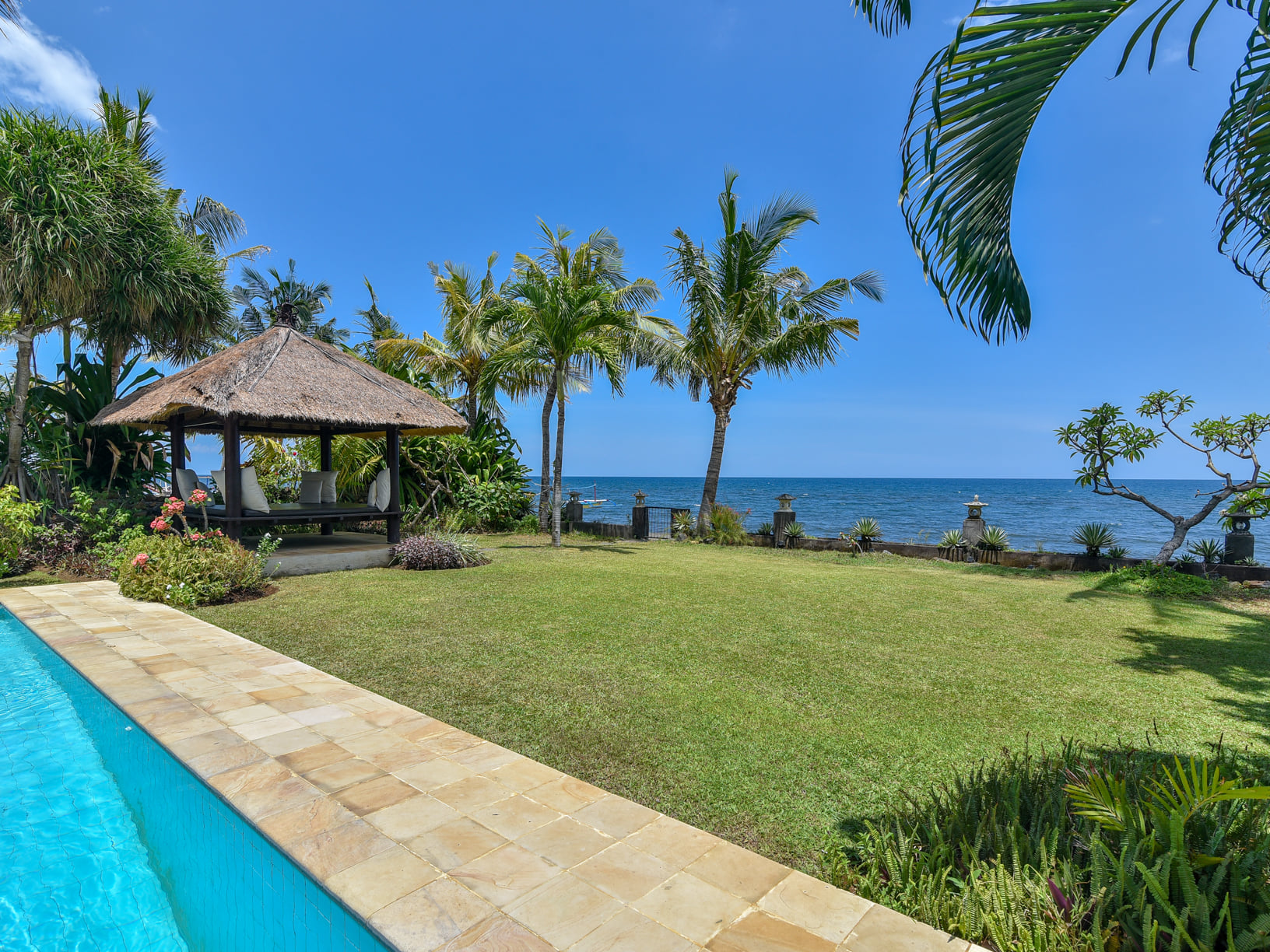 Villa Pinggir Pantai dijual di Kuta